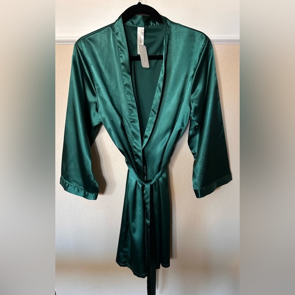 Fisherfield Intimates & Sleepwear Nwt Emerald Green Satin Robe